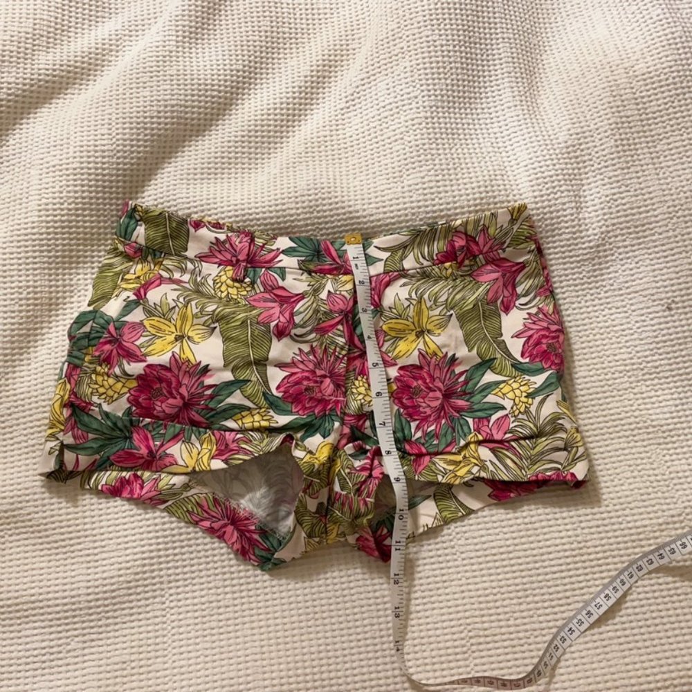 Floral pattern short